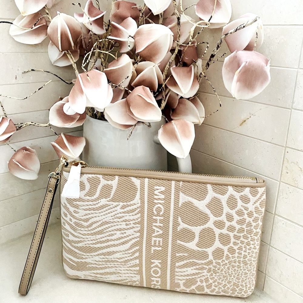 Michael Kors Jet Set Wristlet Clutch. New. Sold out.